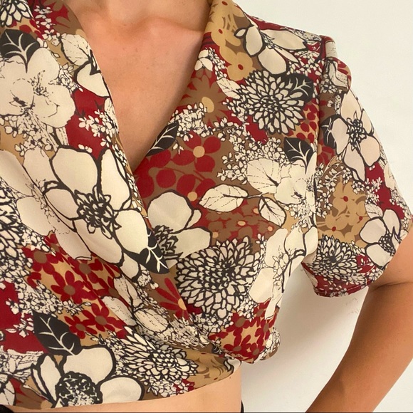 VINTAGE SILKY FLORAL PRINT RED CREAM CROPPED WRAP BLOUSE S-M - Picture 4 of 6